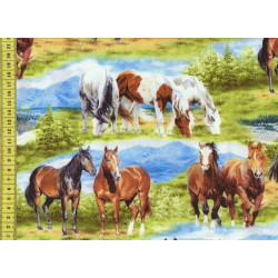 Wild at heart Pferde auf der Weide vor einer bergigen Landschaft Patchworkstoff michelle grant for wilmington prints